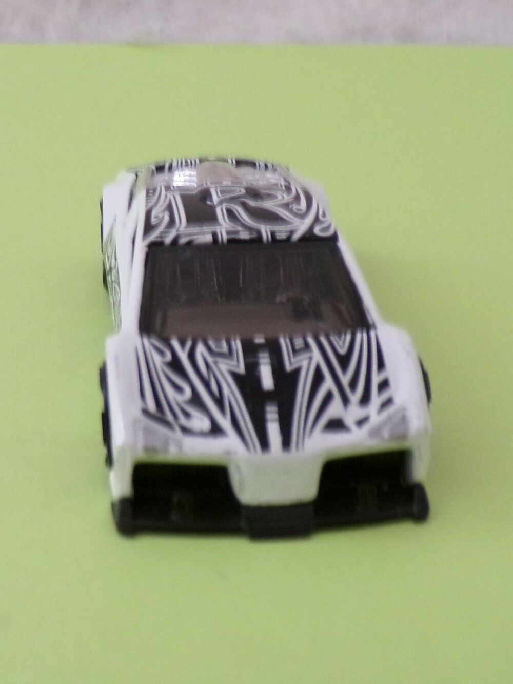 Hot Wheels Zotic HW Art Cars R Black & White - Picture 3 of 6